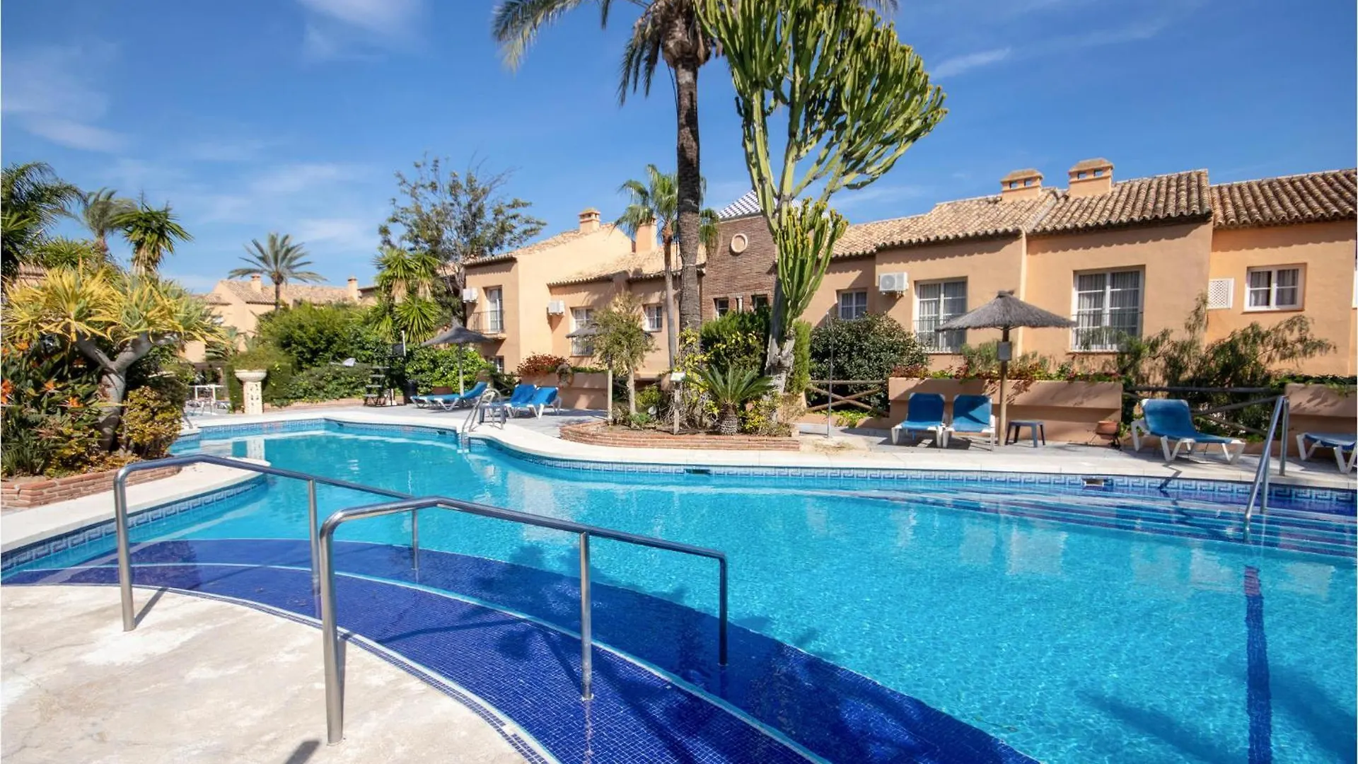 Nice Apartment In Calahonda With Wifi Sitio de Calahonda